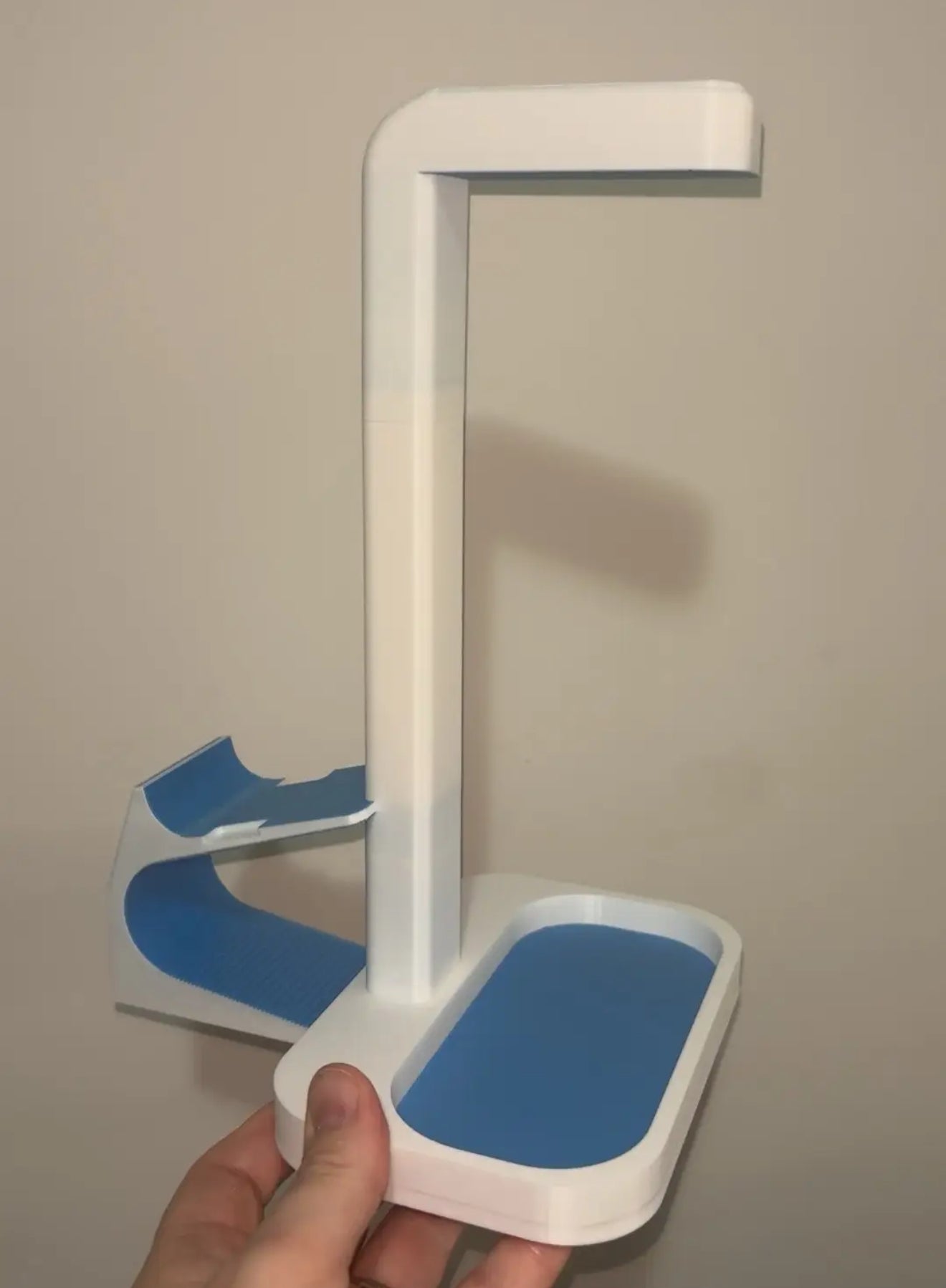 3D CONTROLLER AND HEADPHONE HOLDER